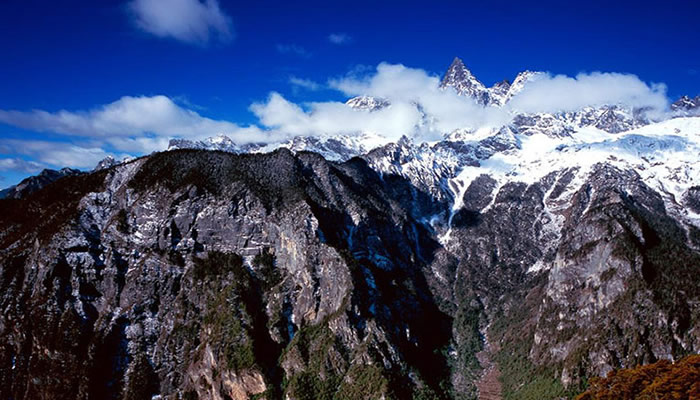 巴拉格宗神山風光